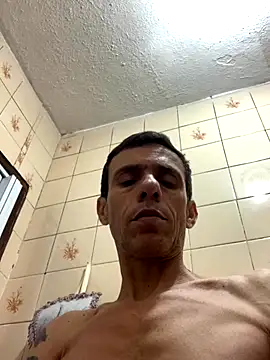 Snapshot of EdsonCota chatting on September 2025 12:32:01 AM EdsonCota online show from September 2025 12:32:01 AM