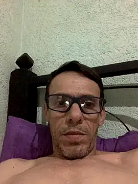 Snapshot of EdsonCota chatting on September 2025 01:10:01 AM EdsonCota online show from September 2025 01:10:01 AM