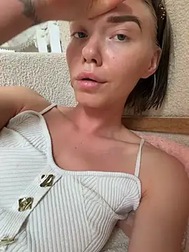 Snapshot of Lisaaa_Alisa chatting on June 2026 08:42:02 AM Lisaaa Alisa online show from June 2026 08:42:02 AM