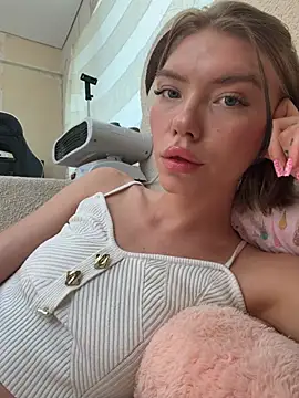 Snapshot of Lisaaa_Alisa chatting on July 2026 05:00:02 AM Lisaaa Alisa online show from July 2026 05:00:02 AM