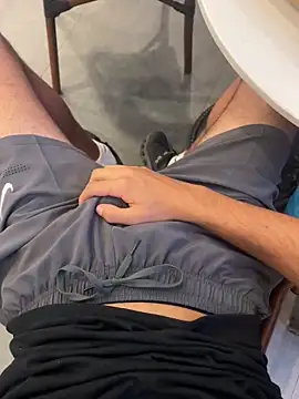 h0rnyguy001 online show from February 2026 10:45:02 AM