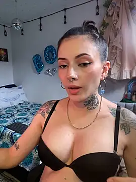 LiliJones  online show from May 2026 10:19:01 PM
