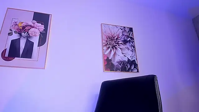 Dollar-girl online show from April 2026 01:19:01 PM