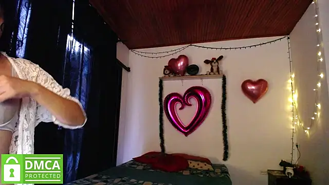 Snapshot of Mr_MrsCurie chatting on December 2024 10:18:01 PM Mr MrsCurie online show from December 2024 10:18:01 PM