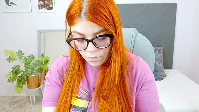 lucie nicolls online show from December 2024 08:18:01 PM