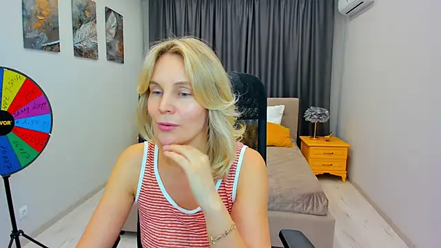 Sinty Devis online show from March 2025 06:03:02 PM