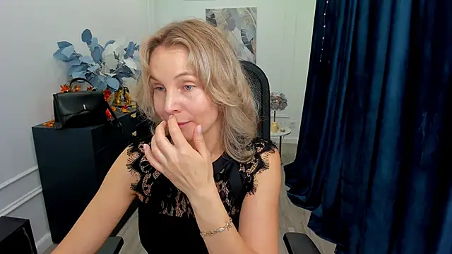 Snapshot of Sinty_Devis chatting on October 2025 11:33:01 AM Sinty Devis online show from October 2025 11:33:01 AM