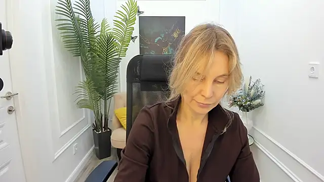 Snapshot of Sinty_Devis chatting on December 2025 04:31:02 AM Sinty Devis online show from December 2025 04:31:02 AM