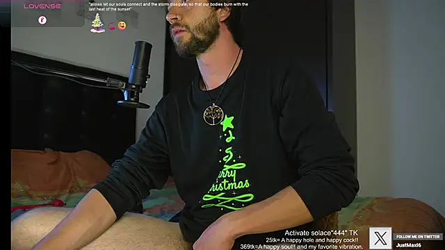 Snapshot of just_maxii chatting on January 2025 10:19:01 PM just maxii online show from January 2025 10:19:01 PM