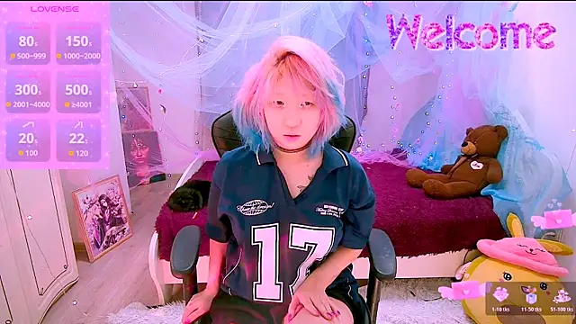 Akemilun online show from November 2025 01:44:02 PM