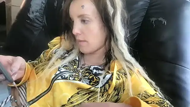 Snapshot of kittycatkendra chatting on February 2025 08:19:02 PM kittycatkendra online show from February 2025 08:19:02 PM