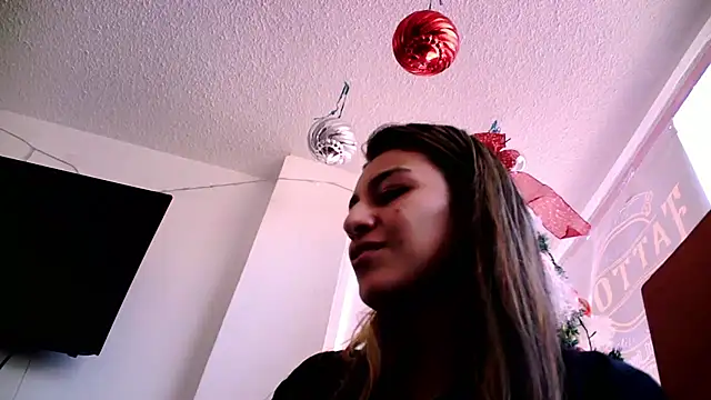 Snapshot of Daniela_CameloSQ chatting on December 2024 07:32:02 PM Daniela CameloSQ online show from December 2024 07:32:02 PM