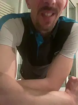 Maxthekid online show from April 2026 01:42:02 AM