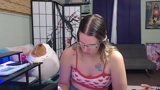 Sarahtineke online show from October 2025 04:22:01 PM