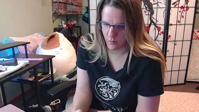 Sarahtineke online show from February 2026 06:58:01 PM