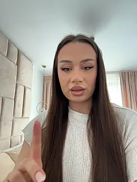 deliaroyal online show from April 2026 12:10:02 PM