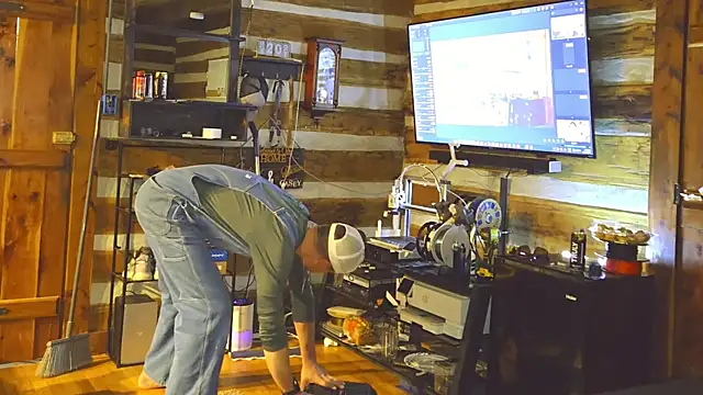 Snapshot of HARD_2QUIT chatting on October 2025 10:12:01 AM HARD 2QUIT online show from October 2025 10:12:01 AM