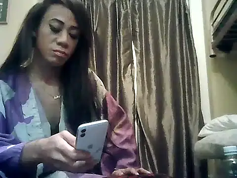 Snapshot of CaramelDipper chatting on December 2024 05:17:01 AM CaramelDipper online show from December 2024 05:17:01 AM