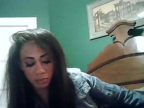 Snapshot of CaramelDipper chatting on December 2024 11:01:02 AM CaramelDipper online show from December 2024 11:01:02 AM