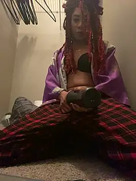 Snapshot of CaramelDipper chatting on January 2025 11:06:01 AM CaramelDipper online show from January 2025 11:06:01 AM