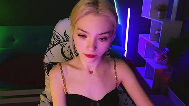 Snapshot of SandraBoyl chatting on February 2025 01:02:01 AM SandraBoyl online show from February 2025 01:02:01 AM