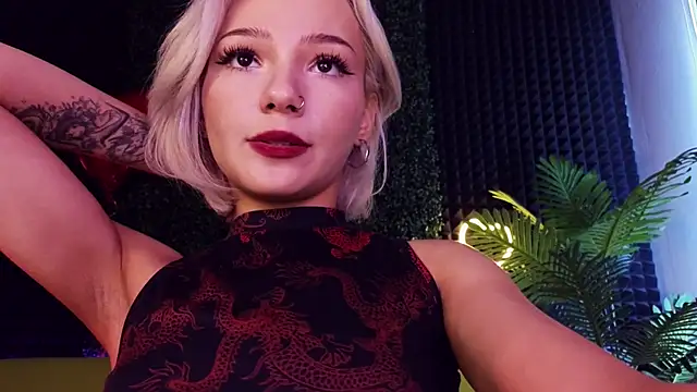 Snapshot of SandraBoyl chatting on February 2025 04:17:02 AM SandraBoyl online show from February 2025 04:17:02 AM