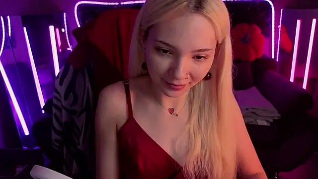 Snapshot of SandraBoyl chatting on November 2025 02:21:01 AM SandraBoyl online show from November 2025 02:21:01 AM