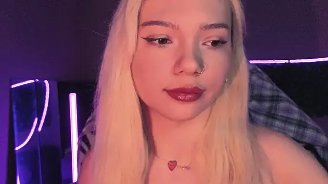 Snapshot of SandraBoyl chatting on November 2025 02:22:01 AM SandraBoyl online show from November 2025 02:22:01 AM