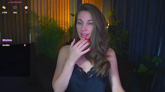 JasminJames online show from October 2025 01:07:01 PM