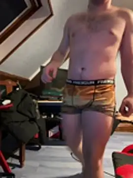 youlo71 online show from April 2026 09:41:02 PM