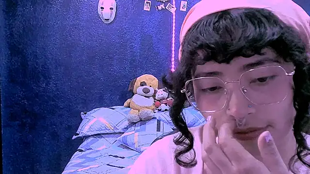 NinaYellow online show from April 2026 12:27:02 PM