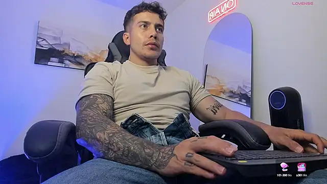 Snapshot of LucianSinclair chatting on December 2024 12:47:01 AM LucianSinclair online show from December 2024 12:47:01 AM