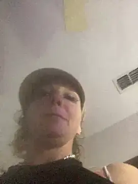 Snapshot of Everlyrose27 chatting on December 2024 12:49:01 PM Everlyrose27 online show from December 2024 12:49:01 PM