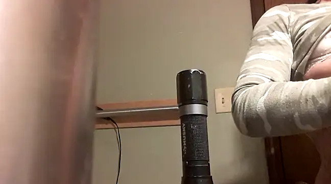 Snapshot of Everlyrose27 chatting on January 2025 08:46:02 AM Everlyrose27 online show from January 2025 08:46:02 AM