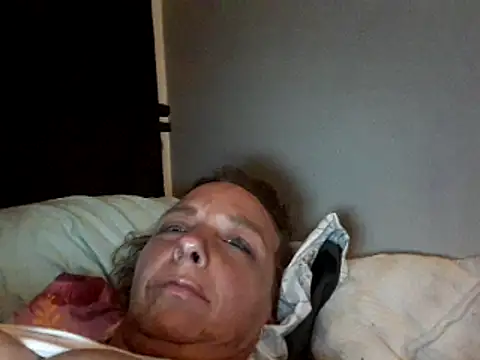 Snapshot of Everlyrose27 chatting on January 2025 12:01:02 PM Everlyrose27 online show from January 2025 12:01:02 PM