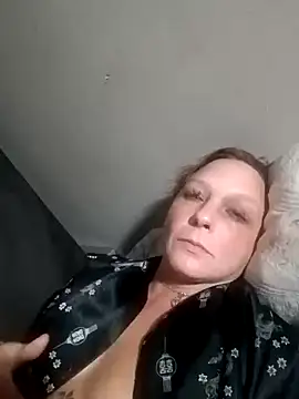 Snapshot of Everlyrose27 chatting on January 2025 04:26:01 AM Everlyrose27 online show from January 2025 04:26:01 AM