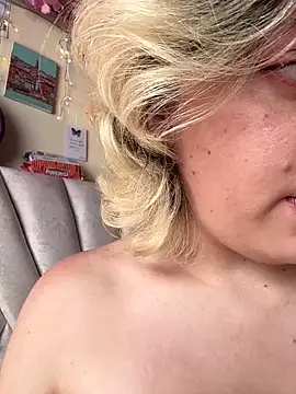 Snapshot of Enyeld_ruru chatting on February 2025 09:15:01 PM Enyeld ruru online show from February 2025 09:15:01 PM