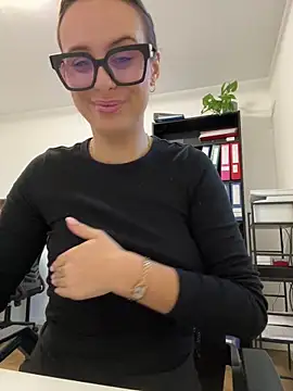 Snapshot of Hii_Lolla chatting on December 2025 07:13:02 AM Hii Lolla online show from December 2025 07:13:02 AM