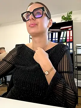 Snapshot of Hii_Lolla chatting on December 2025 07:03:02 AM Hii Lolla online show from December 2025 07:03:02 AM