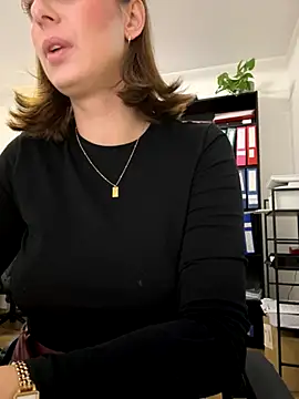 Snapshot of Hii_Lolla chatting on December 2025 07:05:01 AM Hii Lolla online show from December 2025 07:05:01 AM