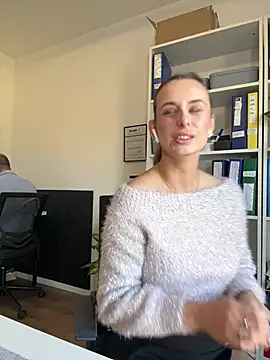 Hii Lolla online show from April 2026 07:06:01 AM