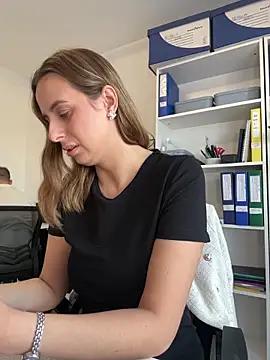 Hii Lolla online show from April 2026 05:44:02 AM