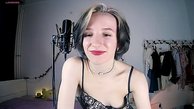 Violet Veliya online show from February 2025 05:26:01 PM