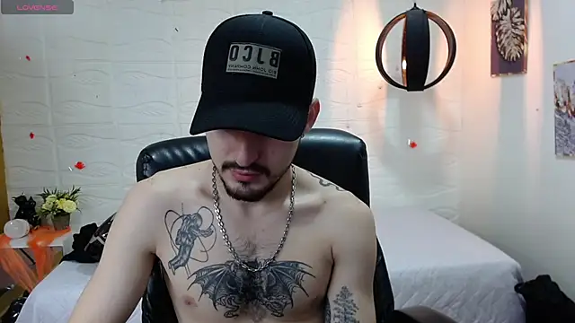 Snapshot of DmitriSanders chatting on December 2024 01:11:02 PM DmitriSanders online show from December 2024 01:11:02 PM