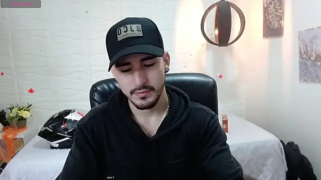 Snapshot of DmitriSanders chatting on December 2024 08:36:01 PM DmitriSanders online show from December 2024 08:36:01 PM