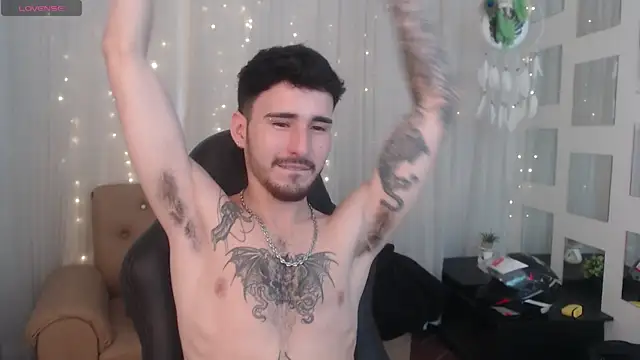 Snapshot of DmitriSanders chatting on December 2024 11:24:02 PM DmitriSanders online show from December 2024 11:24:02 PM