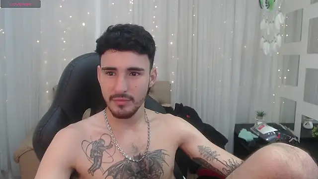 Snapshot of DmitriSanders chatting on December 2024 02:25:02 AM DmitriSanders online show from December 2024 02:25:02 AM