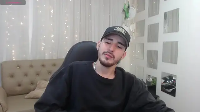 Snapshot of DmitriSanders chatting on December 2024 03:35:01 PM DmitriSanders online show from December 2024 03:35:01 PM