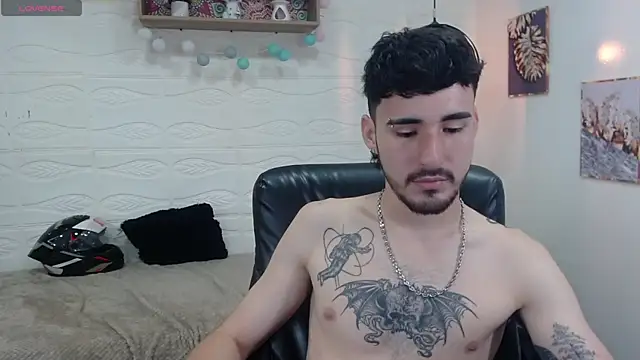 Snapshot of DmitriSanders chatting on January 2025 11:48:01 PM DmitriSanders online show from January 2025 11:48:01 PM