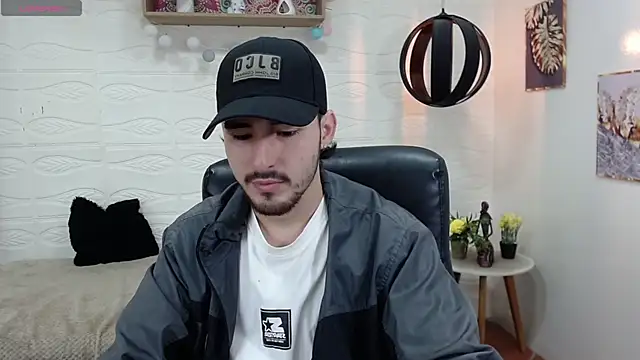 Snapshot of DmitriSanders chatting on January 2025 09:33:01 PM DmitriSanders online show from January 2025 09:33:01 PM